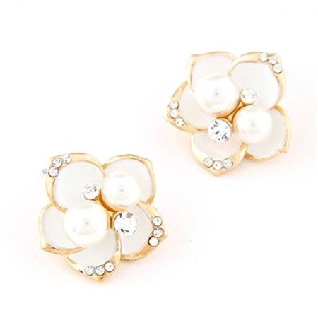 Eggshell Flower Pearl Stud Earrings